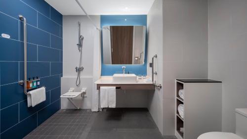 holiday inn express shanghai qingpu new city an ihg hotel