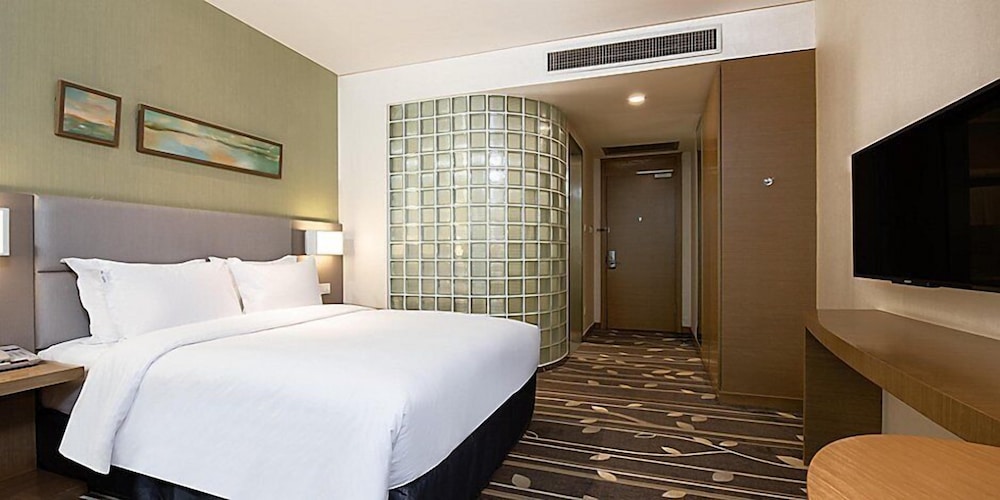 holiday inn express chongqing airport zone an ihg hotel