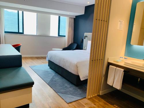 holiday inn express chongqing airport zone an ihg hotel