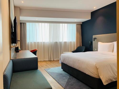 holiday inn express chongqing airport zone an ihg hotel