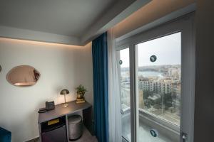 v hotel malta