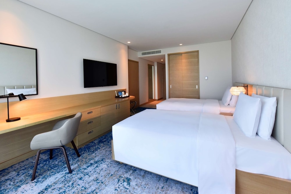 hilton garden inn bahrain bay