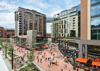 the rally hotel at mcgregor square