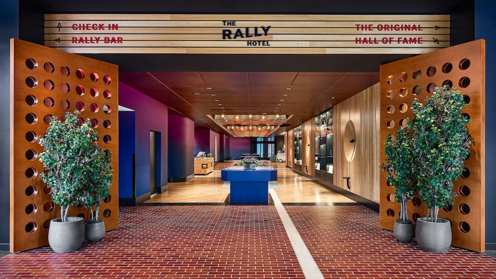 the rally hotel at mcgregor square