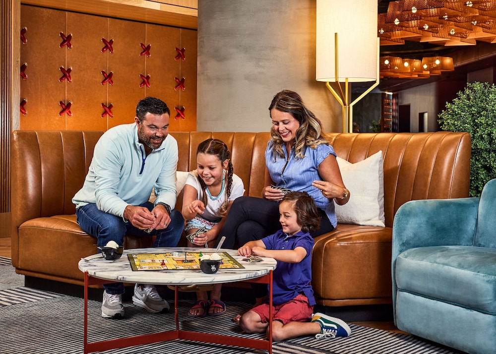 the rally hotel at mcgregor square