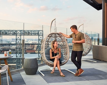 the rally hotel at mcgregor square