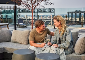 the rally hotel at mcgregor square