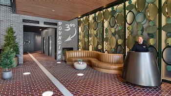 the rally hotel at mcgregor square