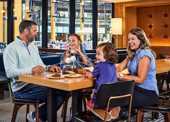 the rally hotel at mcgregor square