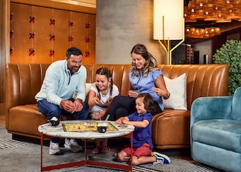 the rally hotel at mcgregor square