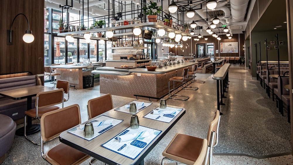 the rally hotel at mcgregor square