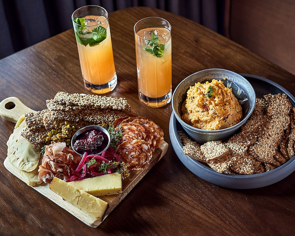 the rally hotel at mcgregor square