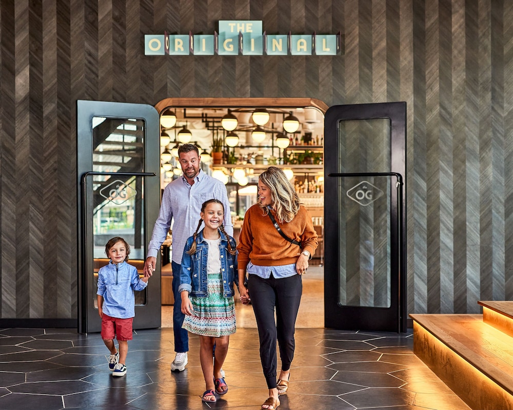 the rally hotel at mcgregor square