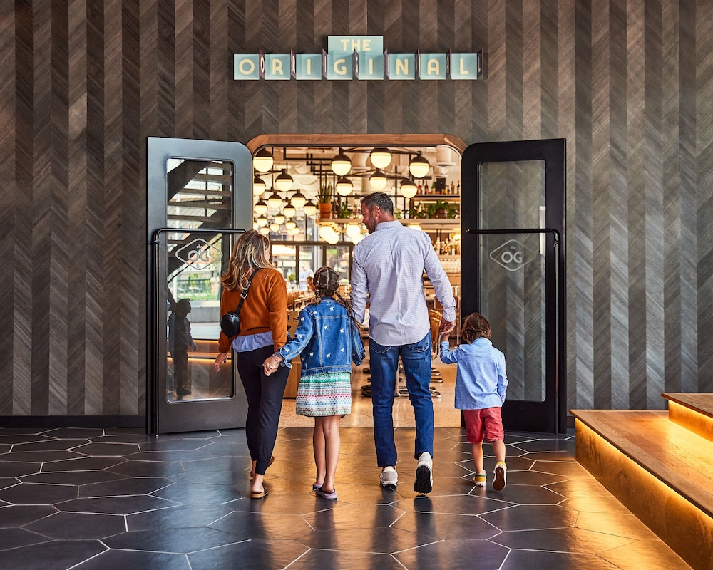 the rally hotel at mcgregor square