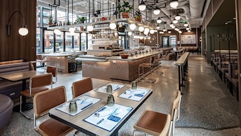 the rally hotel at mcgregor square