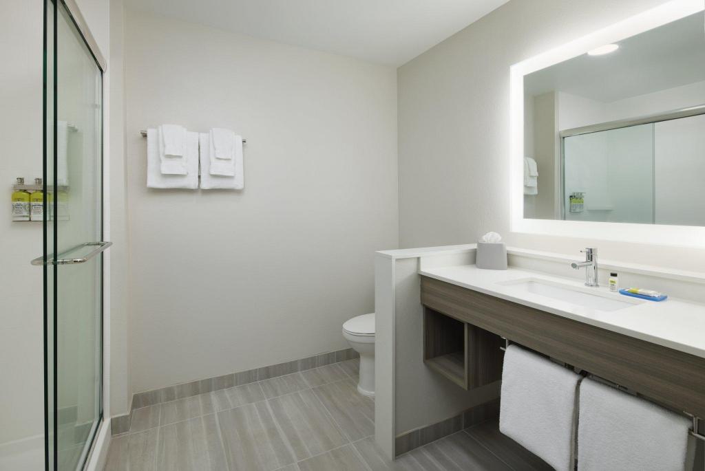 holiday inn express and suites gulf breeze pensacola area