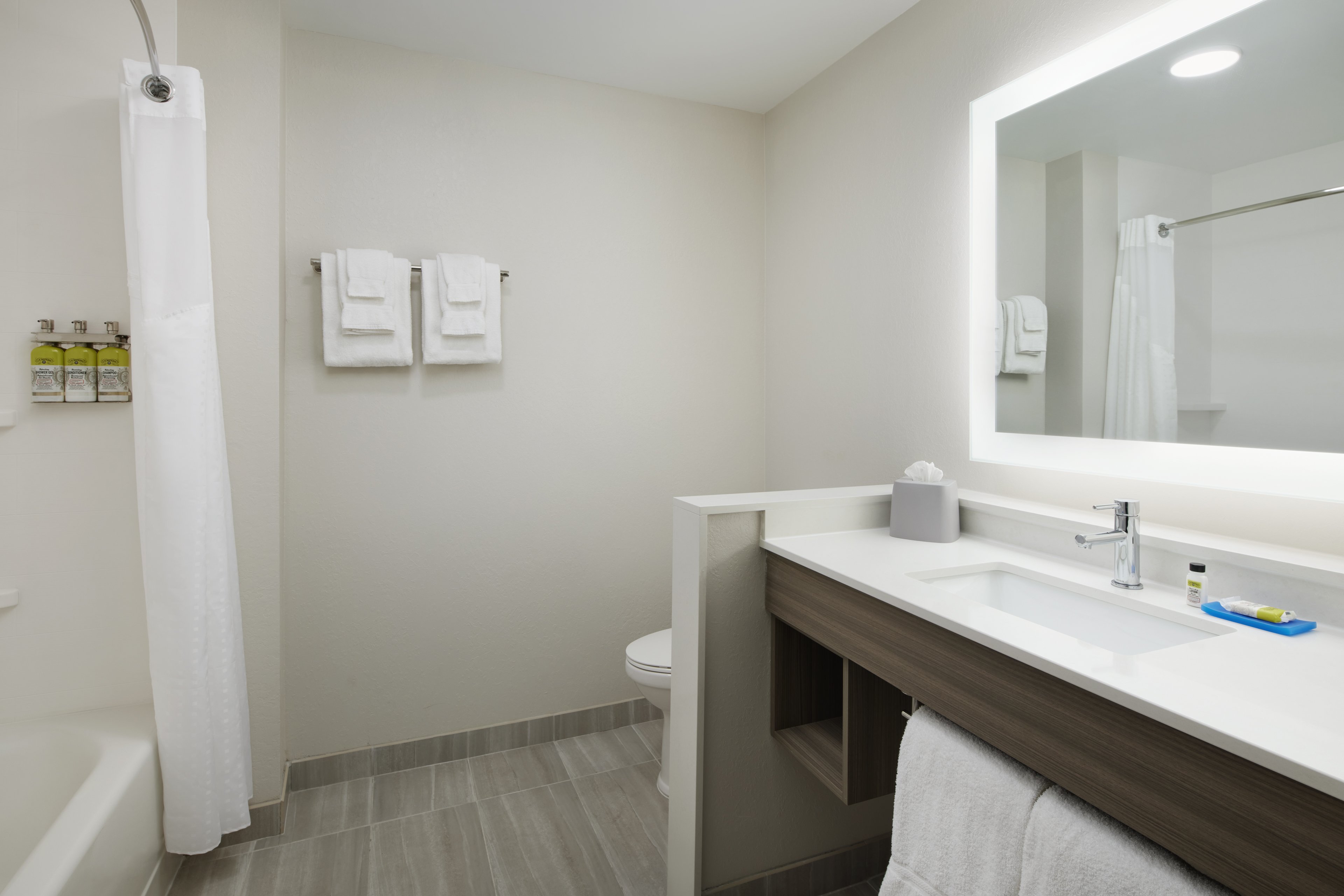 holiday inn express and suites gulf breeze pensacola area