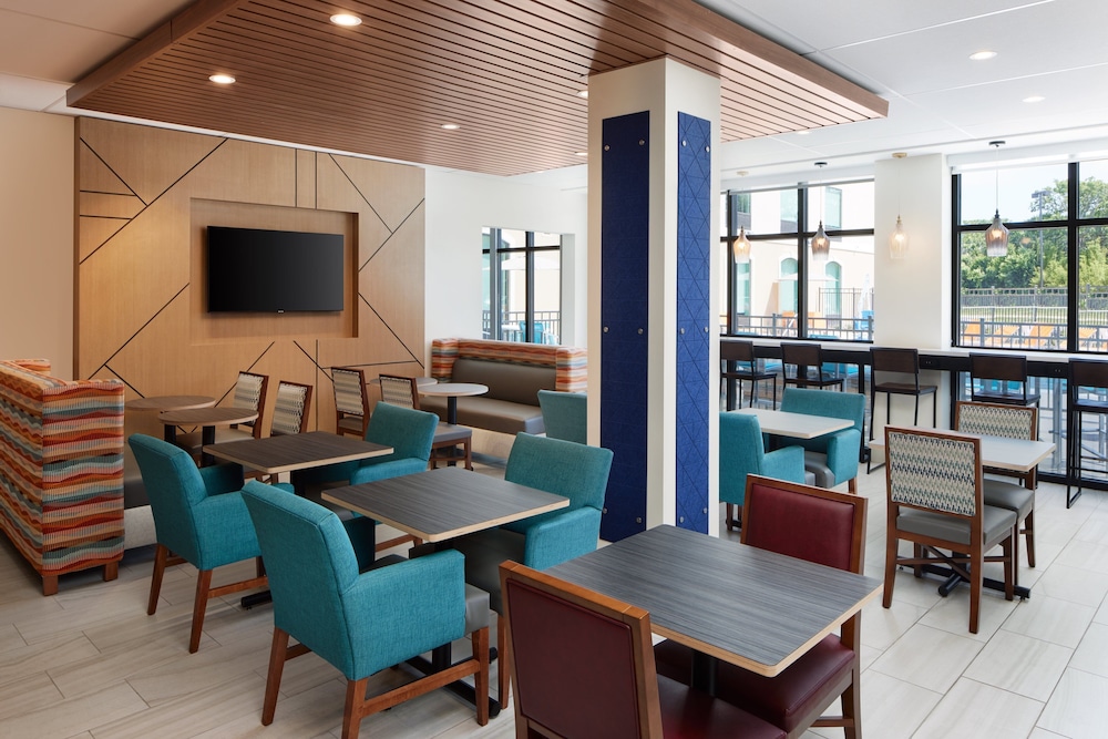 holiday inn express and suites gulf breeze pensacola area