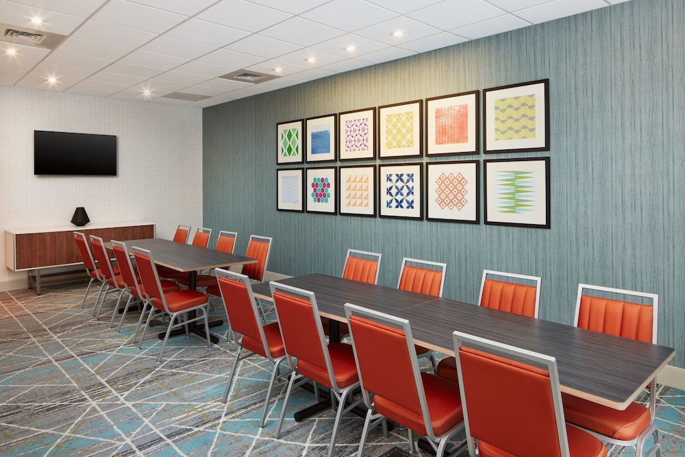 holiday inn express and suites gulf breeze pensacola area