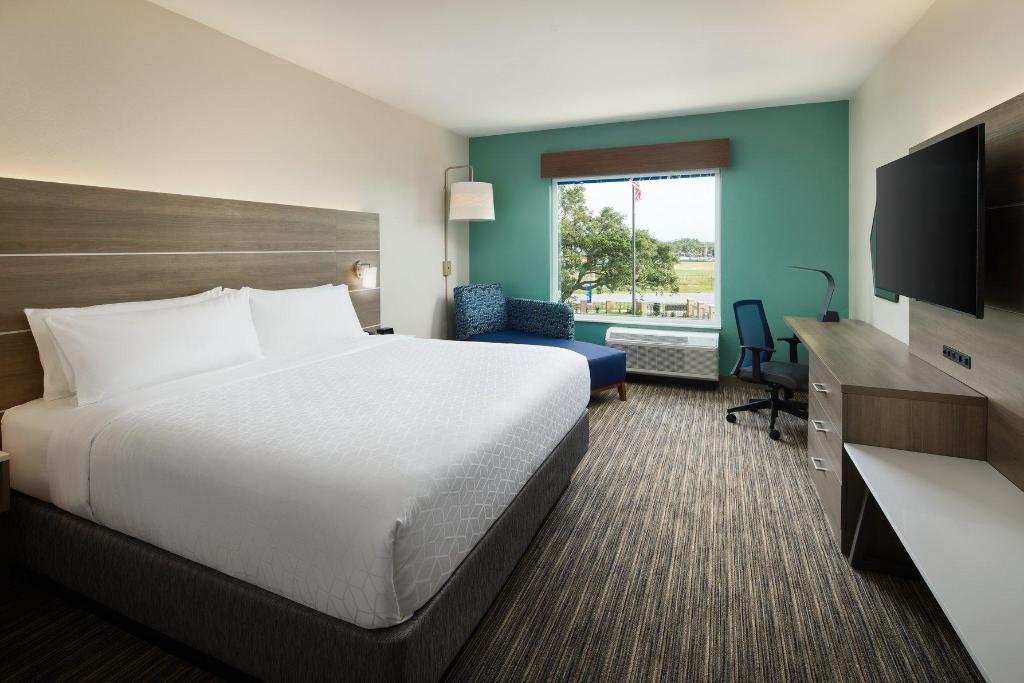 holiday inn express and suites gulf breeze pensacola area