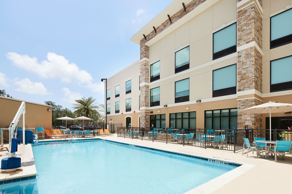 holiday inn express and suites gulf breeze pensacola area