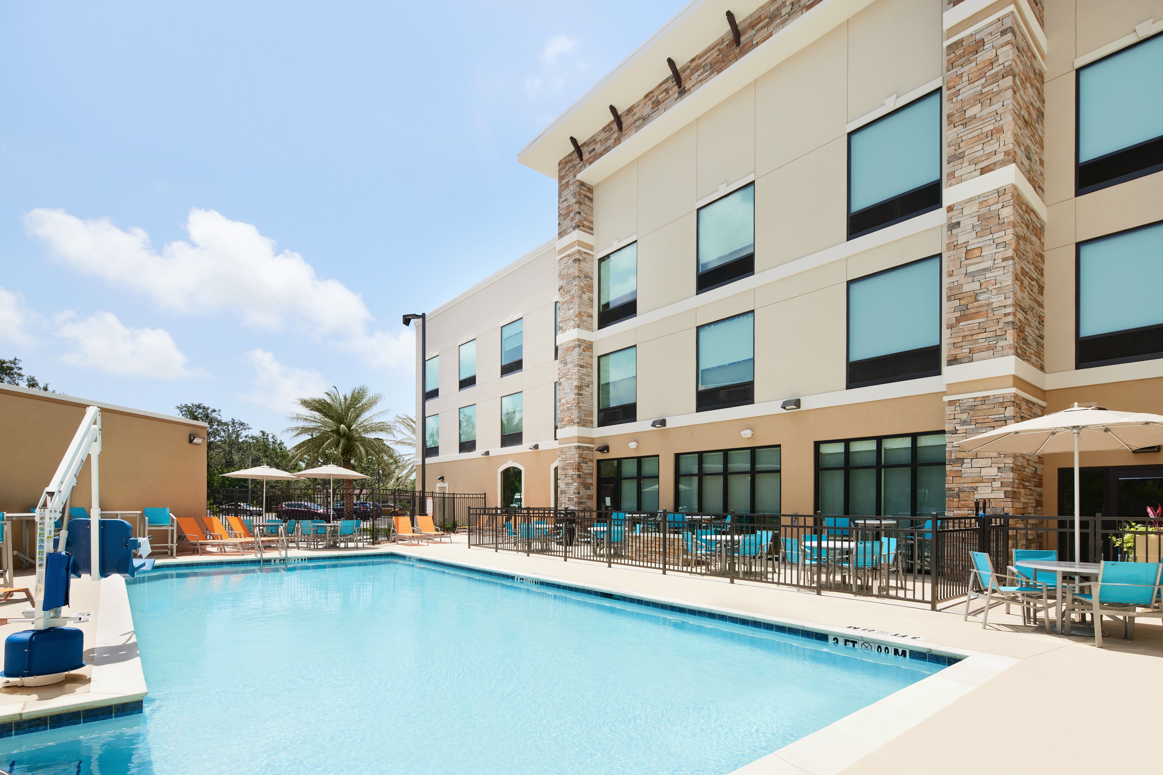 holiday inn express and suites gulf breeze pensacola area