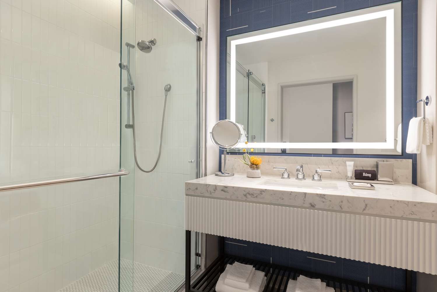 106 jefferson huntsville curio collection by hilton