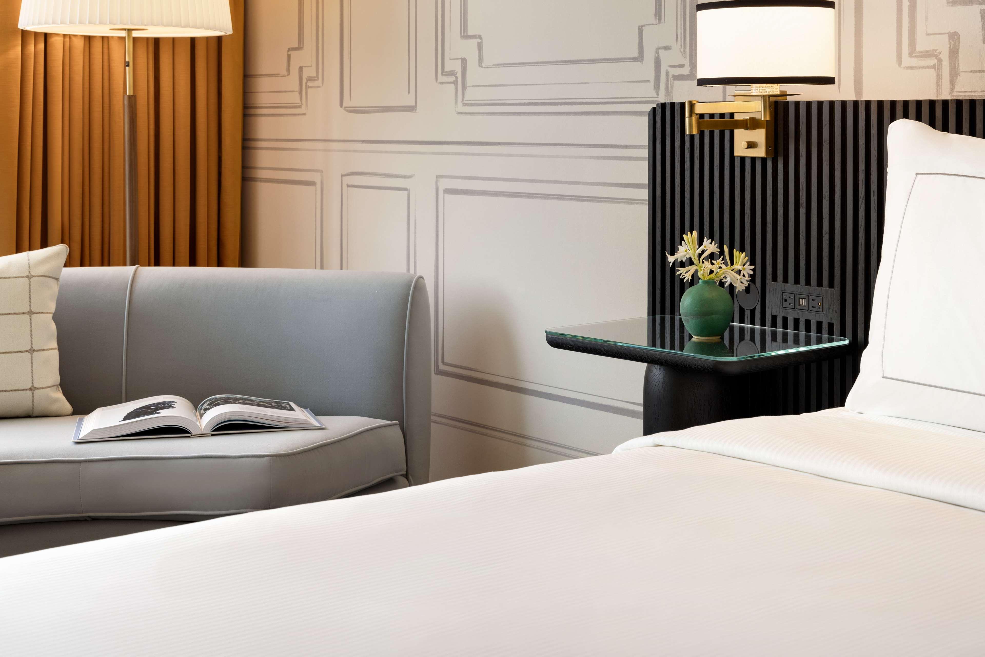 106 jefferson huntsville curio collection by hilton