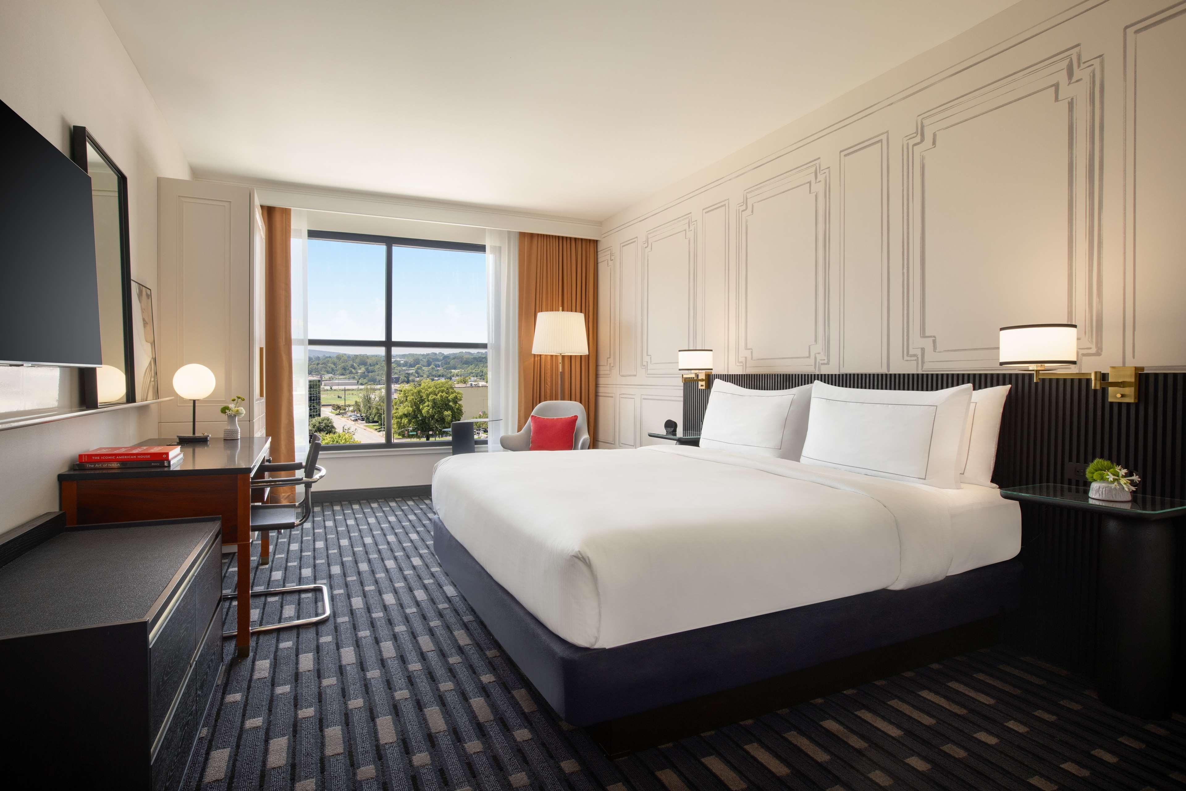 106 jefferson huntsville curio collection by hilton