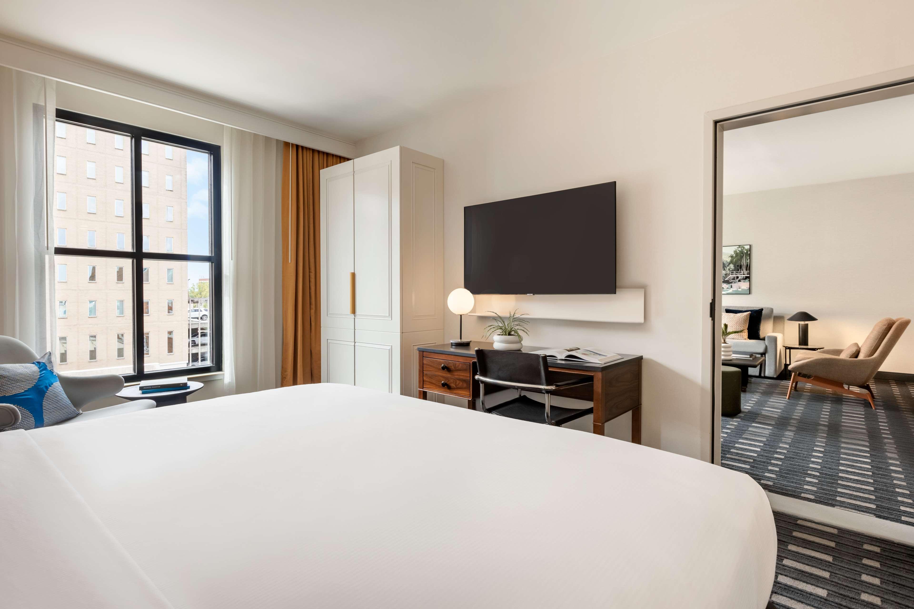 106 jefferson huntsville curio collection by hilton