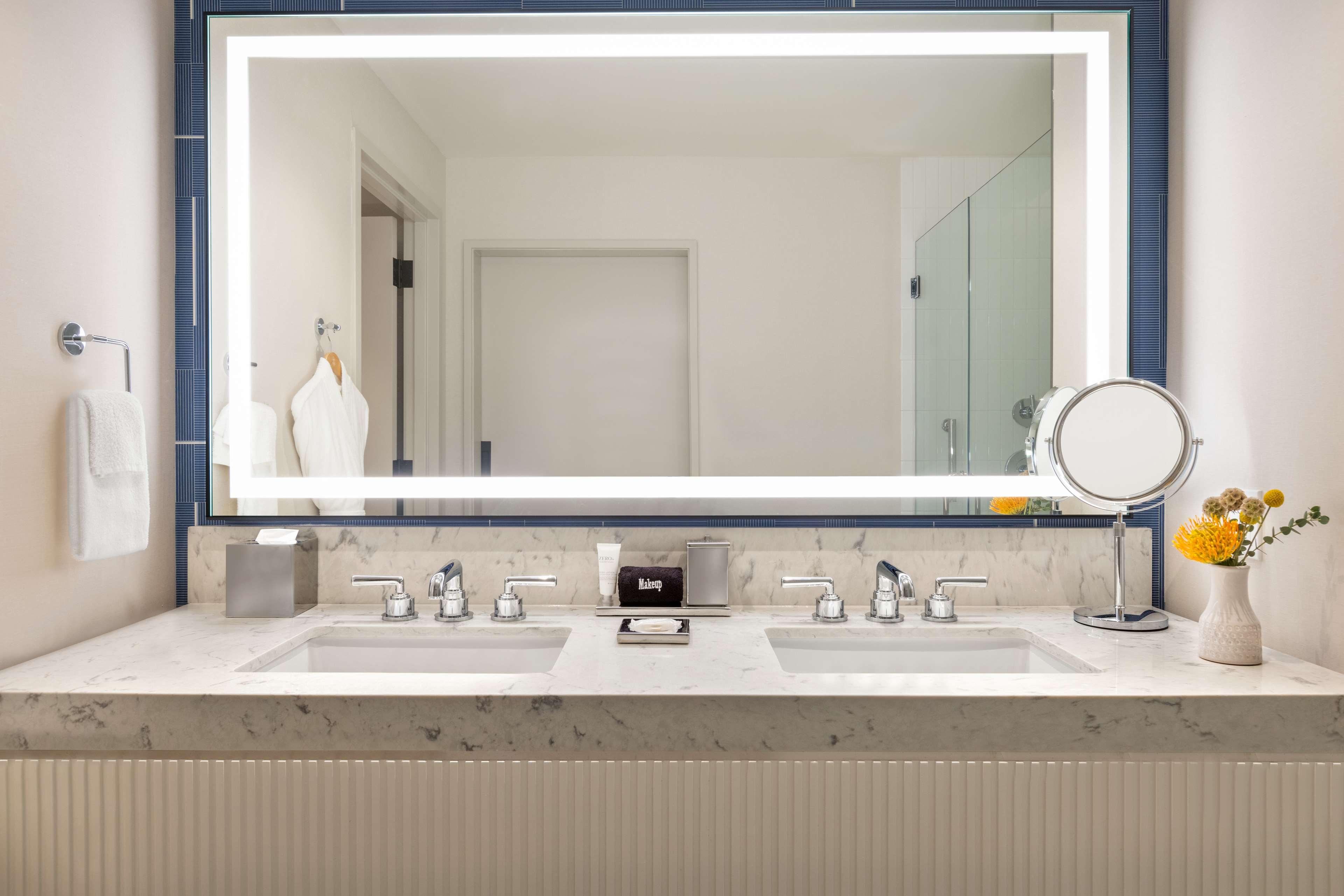 106 jefferson huntsville curio collection by hilton