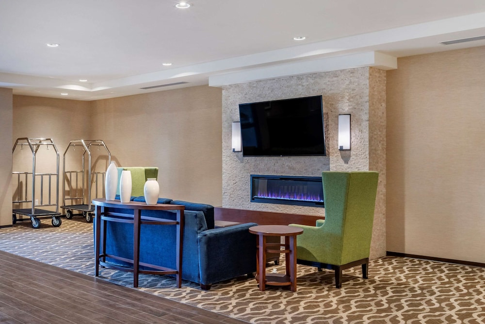 comfort inn and suites