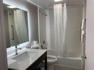 studio 6 rockford il