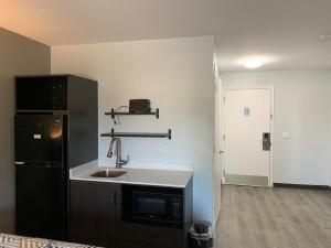 studio 6 rockford il