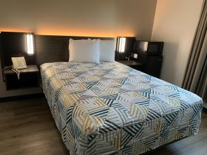 studio 6 rockford il