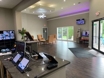 studio 6 rockford il