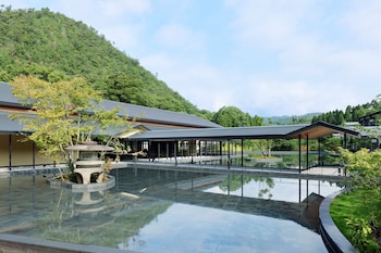 roku kyoto lxr hotels and resorts