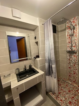 chateau de saint genix