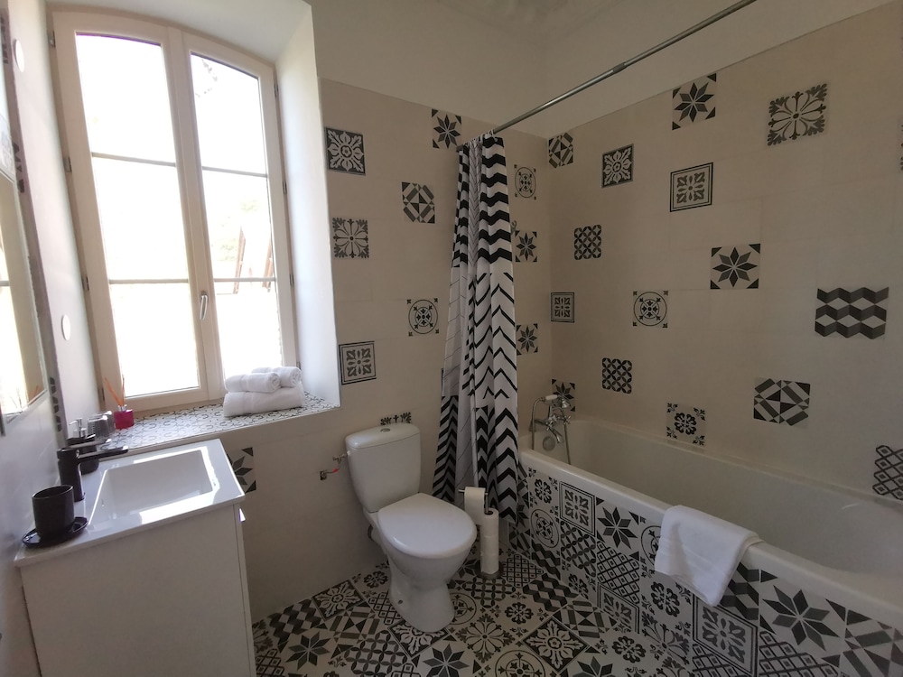 chateau de saint genix