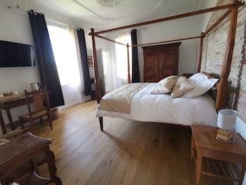 chateau de saint genix