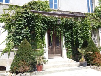 chateau de saint genix