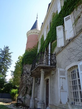 chateau de saint genix