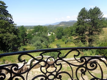 chateau de saint genix