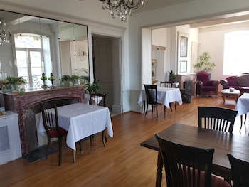 chateau de saint genix