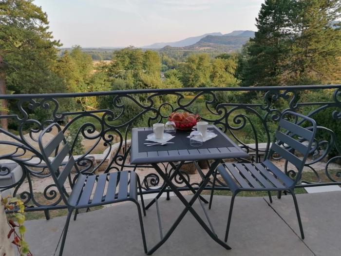 chateau de saint genix