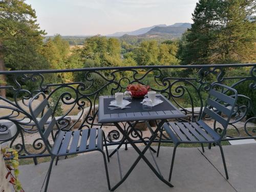 chateau de saint genix