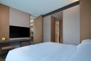 the meixi lake changsha marriott executive apartments