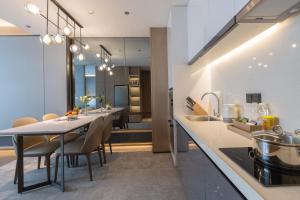the meixi lake changsha marriott executive apartments