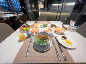 the meixi lake changsha marriott executive apartments