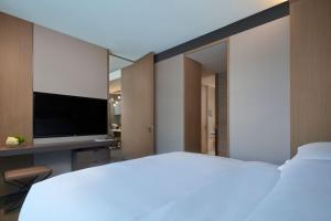 the meixi lake changsha marriott executive apartments